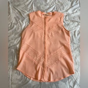 OLIVE AND OAK - Sleeveless Blouse